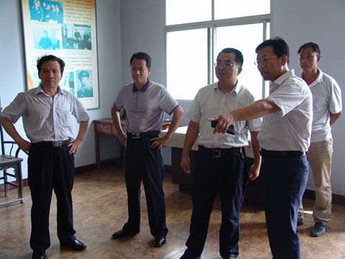 2013年7月30日,市委组织部干教科科长吴涛到徂徕山革命纪念园调研