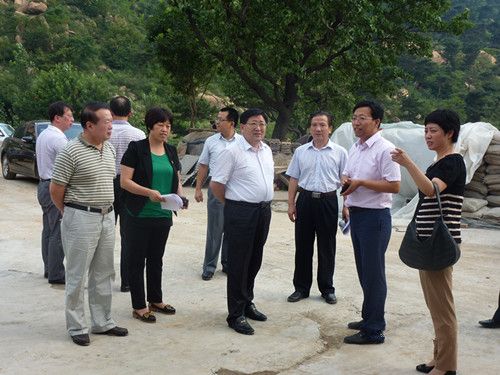 2013年8月6号,市委组织部常务副部长张甲军到徂徕山纪念园调研