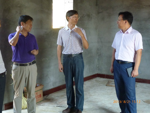 2013年8月21日，泰山学院副院长、旅游规划设计专家王雷亭教授到纪念园考察