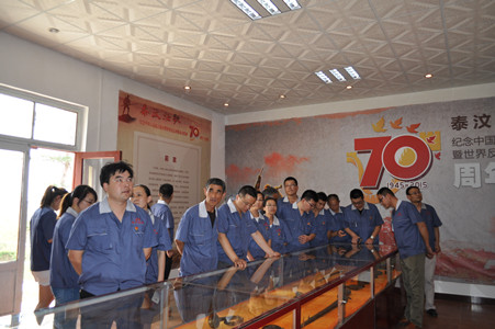 山东容大医药到博物馆开展“七一”纪念活动