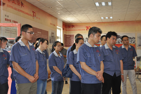 山东容大医药到博物馆开展“七一”纪念活动