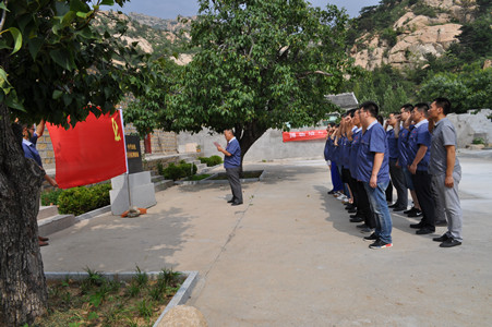 山东容大医药到博物馆开展“七一”纪念活动