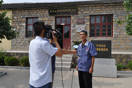 山东容大医药到博物馆开展“七一”纪念活动