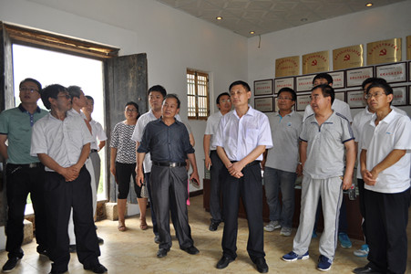 新泰农业局、光明水库干部职工到博物馆开展庆“七一”’活动