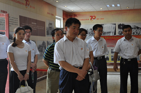 岳峰小学全体党员庆祝建党95周年活动