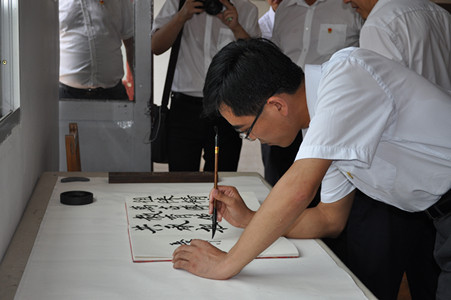 岳峰小学全体党员庆祝建党95周年活动