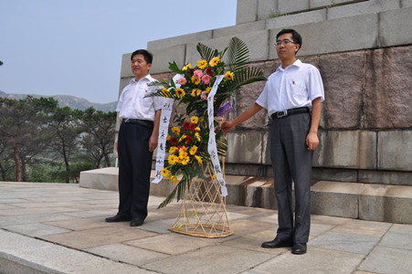 岳峰小学全体党员庆祝建党95周年活动