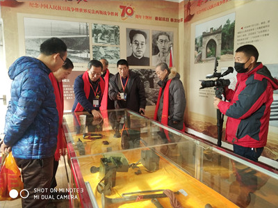 徂徕山起义将士子女参观博物馆