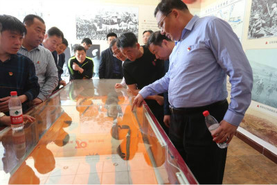 徂汶景区来到博物馆参观