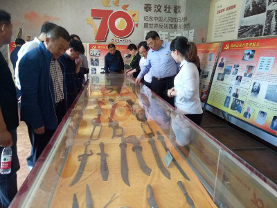 徂汶景区来到博物馆参观