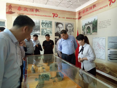 徂汶景区来到博物馆参观