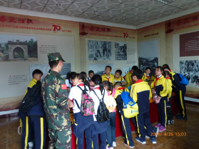 七里学校三年级学生到博物馆开展爱国主义教育活动