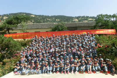 岱岳区新城实验小学来我馆开展“小兵团红色之旅”研学旅行活动