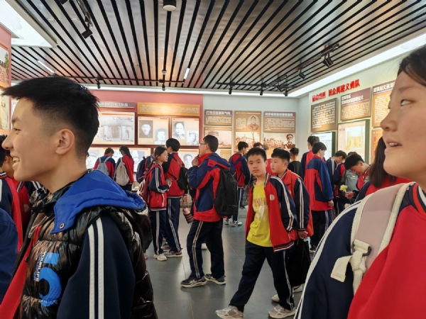 2024.4.新泰市禹村镇初级中学6.7年级“清明祭英烈  丰碑励青春”研学活动