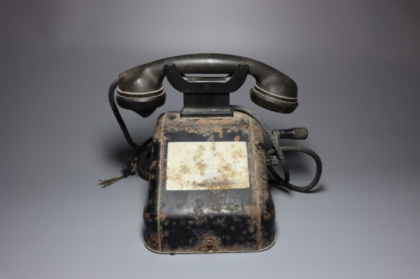 手摇电话机